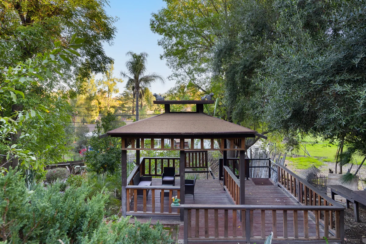 Wander Woodland Hills Foothills