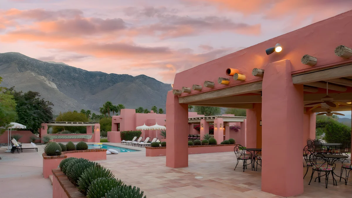 Wander Palm Springs Sands