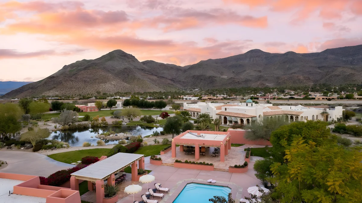 Wander Palm Springs Sands