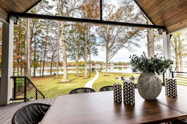 Lakeview Escapes #76