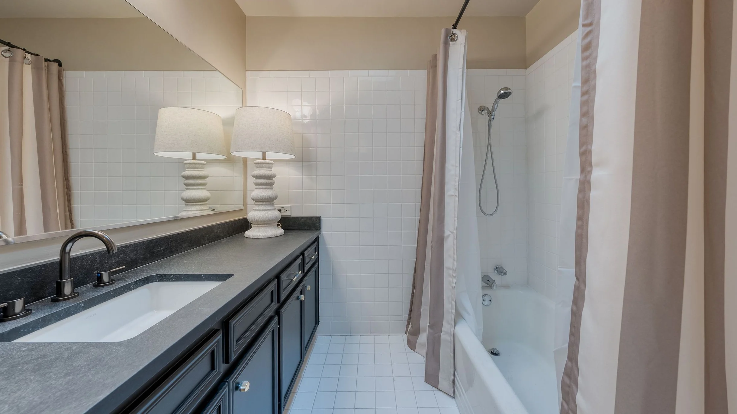 Wander Austin Leaf #82