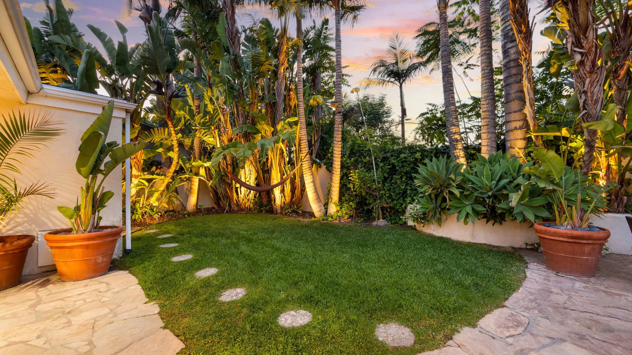 Wander Hollywood Hills Enclave #103