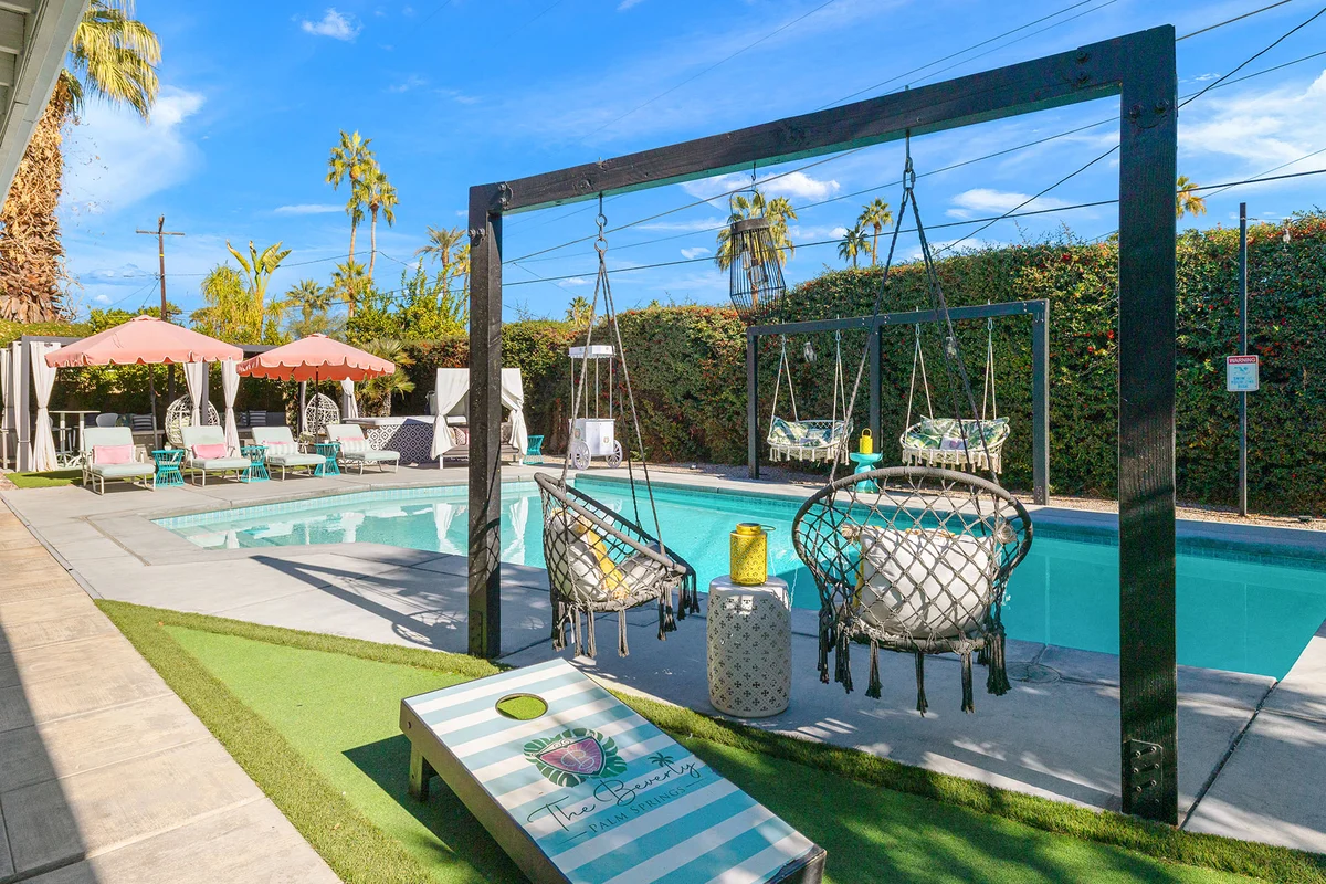 The Beverly' Pool, spa, firepits, putting green! #84