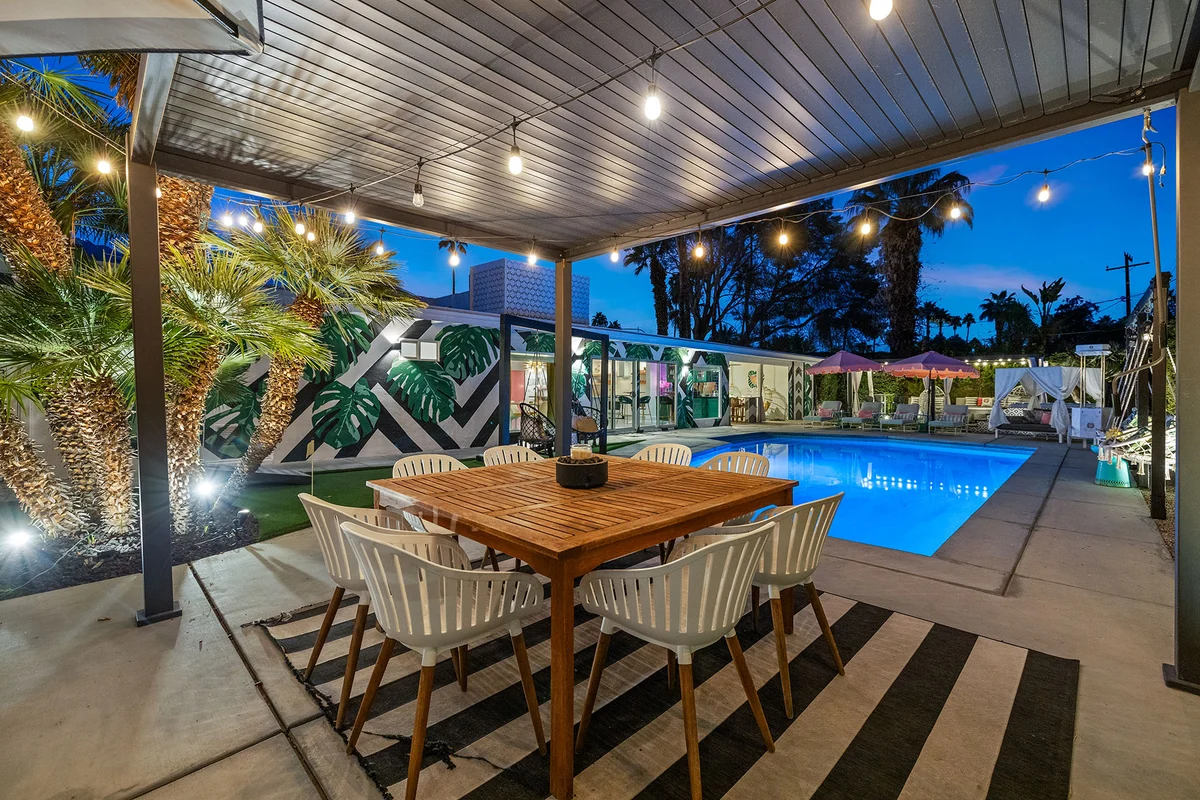 The Beverly' Pool, spa, firepits, putting green! #104