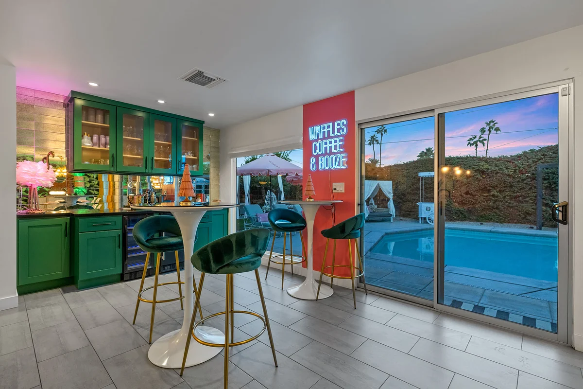 The Beverly' Pool, spa, firepits, putting green! #44
