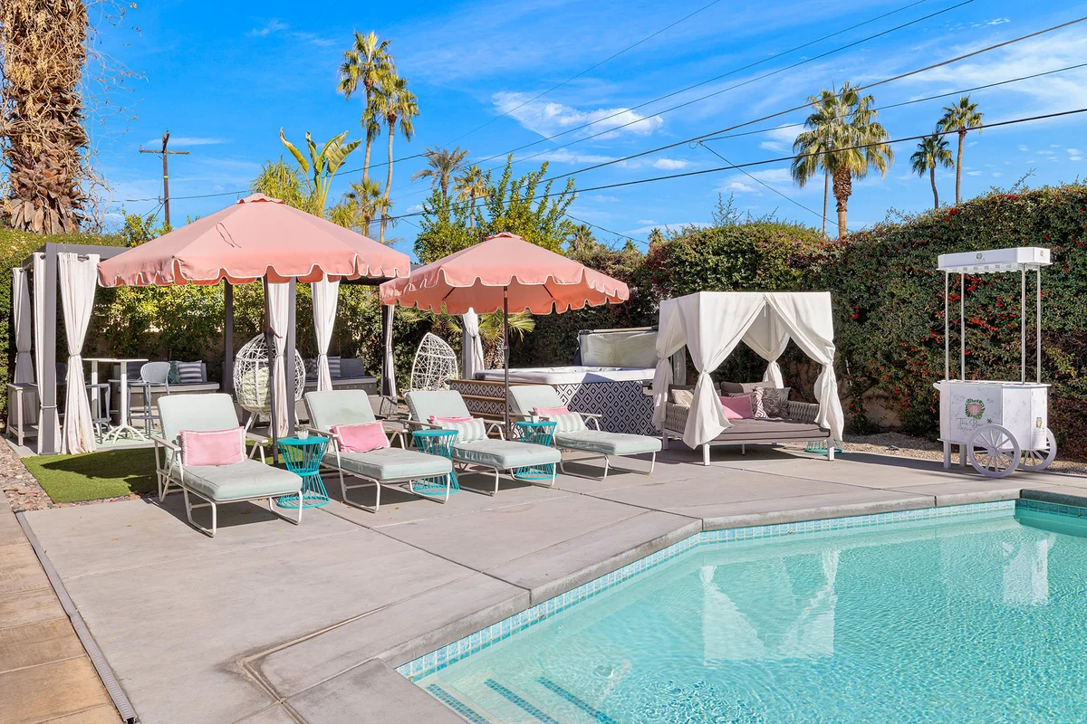 The Beverly' Pool, spa, firepits, putting green! #57