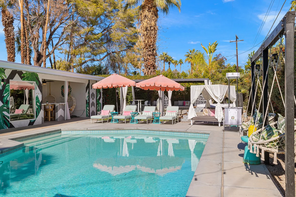 The Beverly' Pool, spa, firepits, putting green! #58