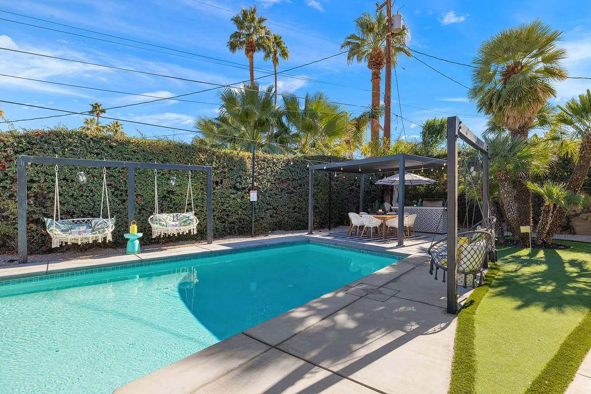 The Beverly' Pool, spa, firepits, putting green! #98