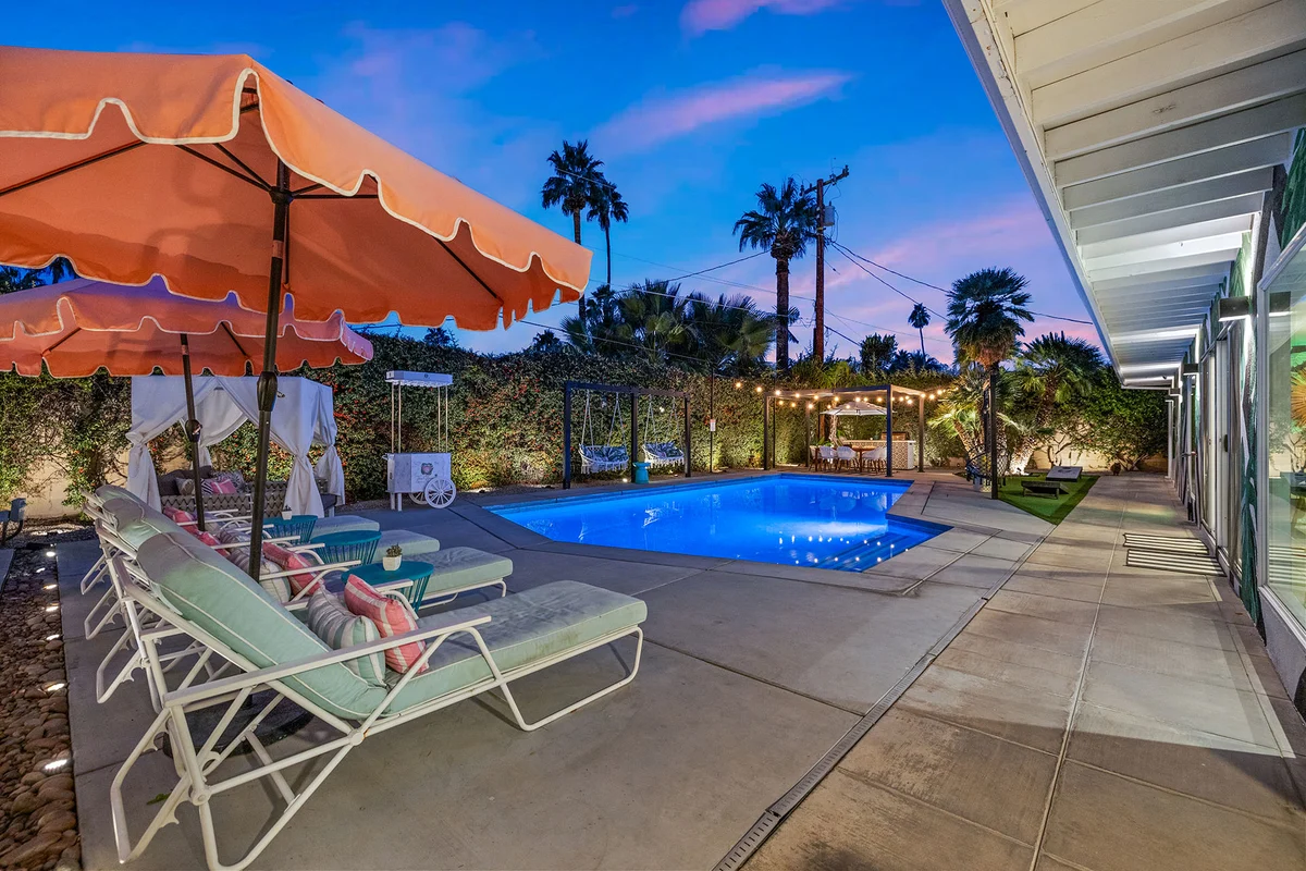 The Beverly' Pool, spa, firepits, putting green! #110