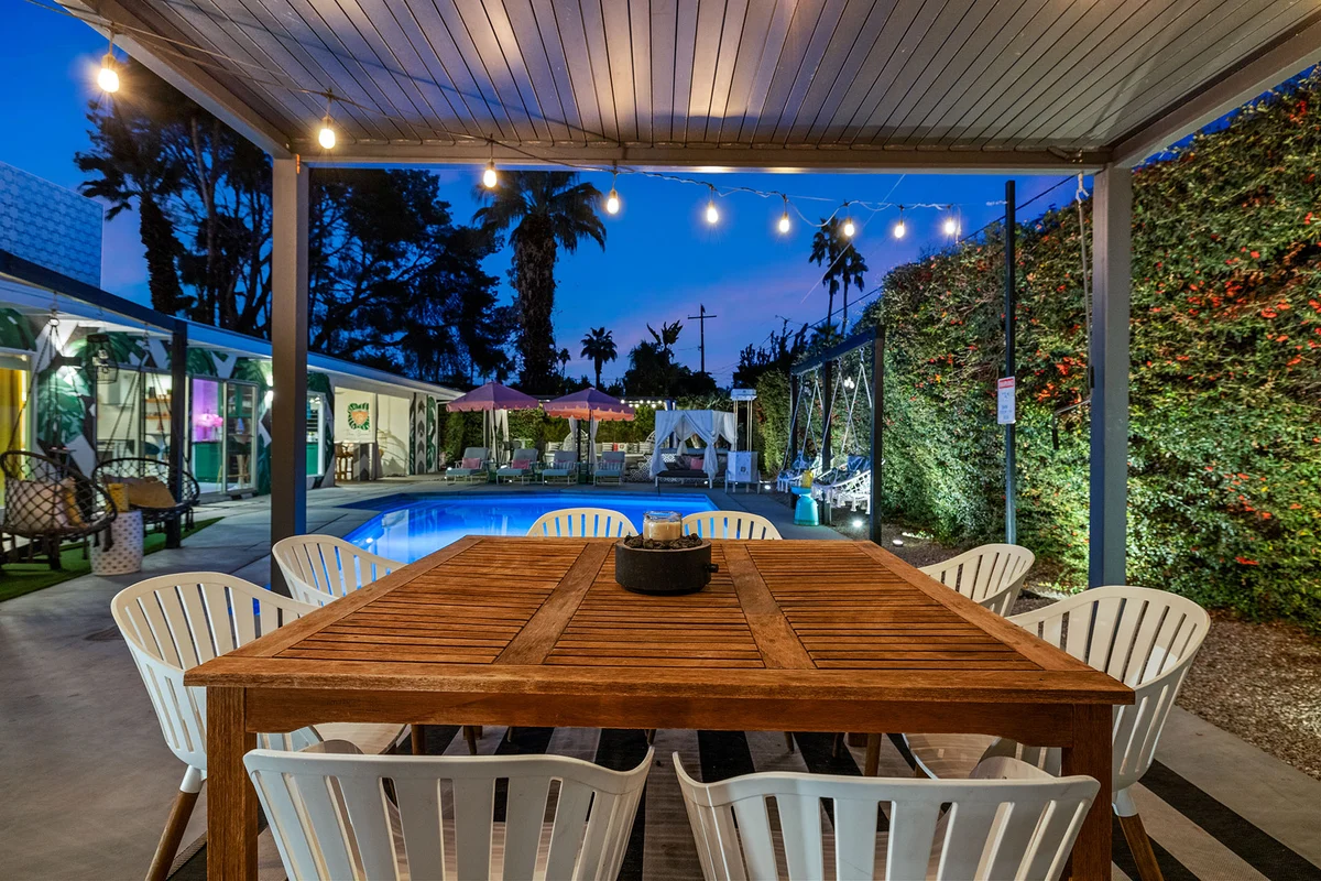 The Beverly' Pool, spa, firepits, putting green! #90