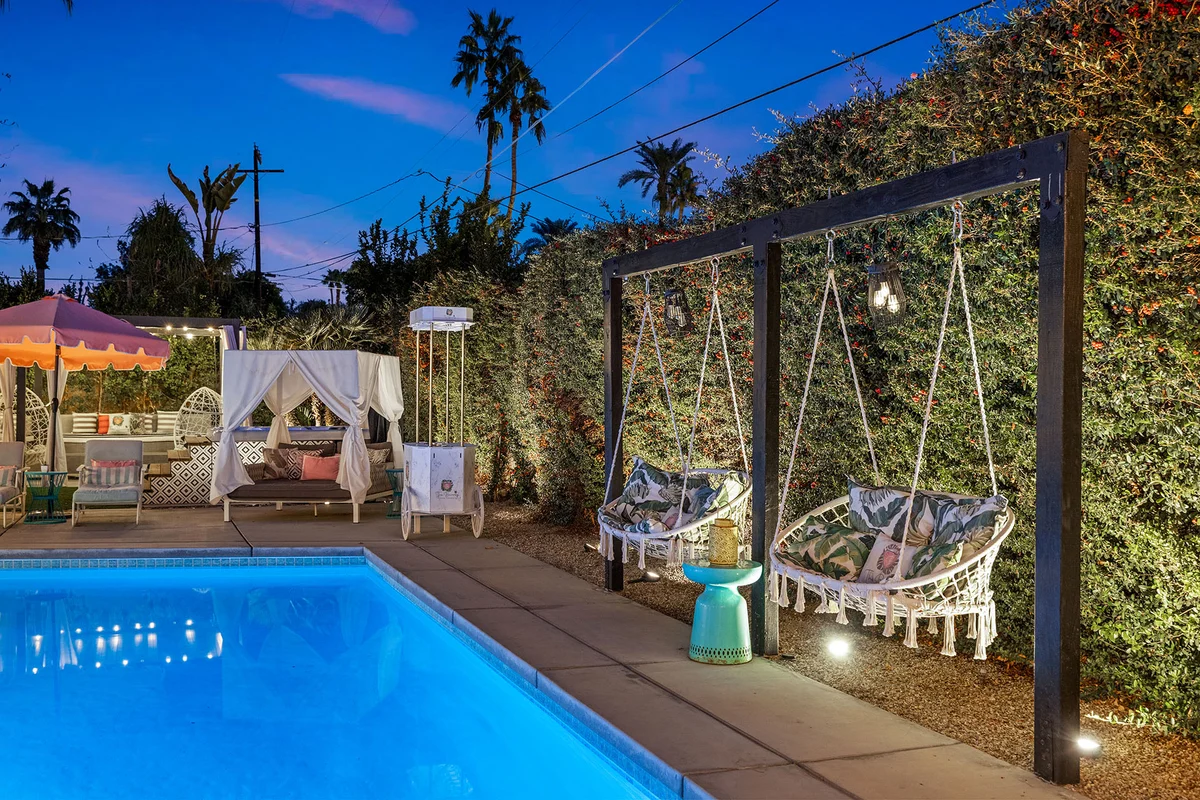 The Beverly' Pool, spa, firepits, putting green! #106