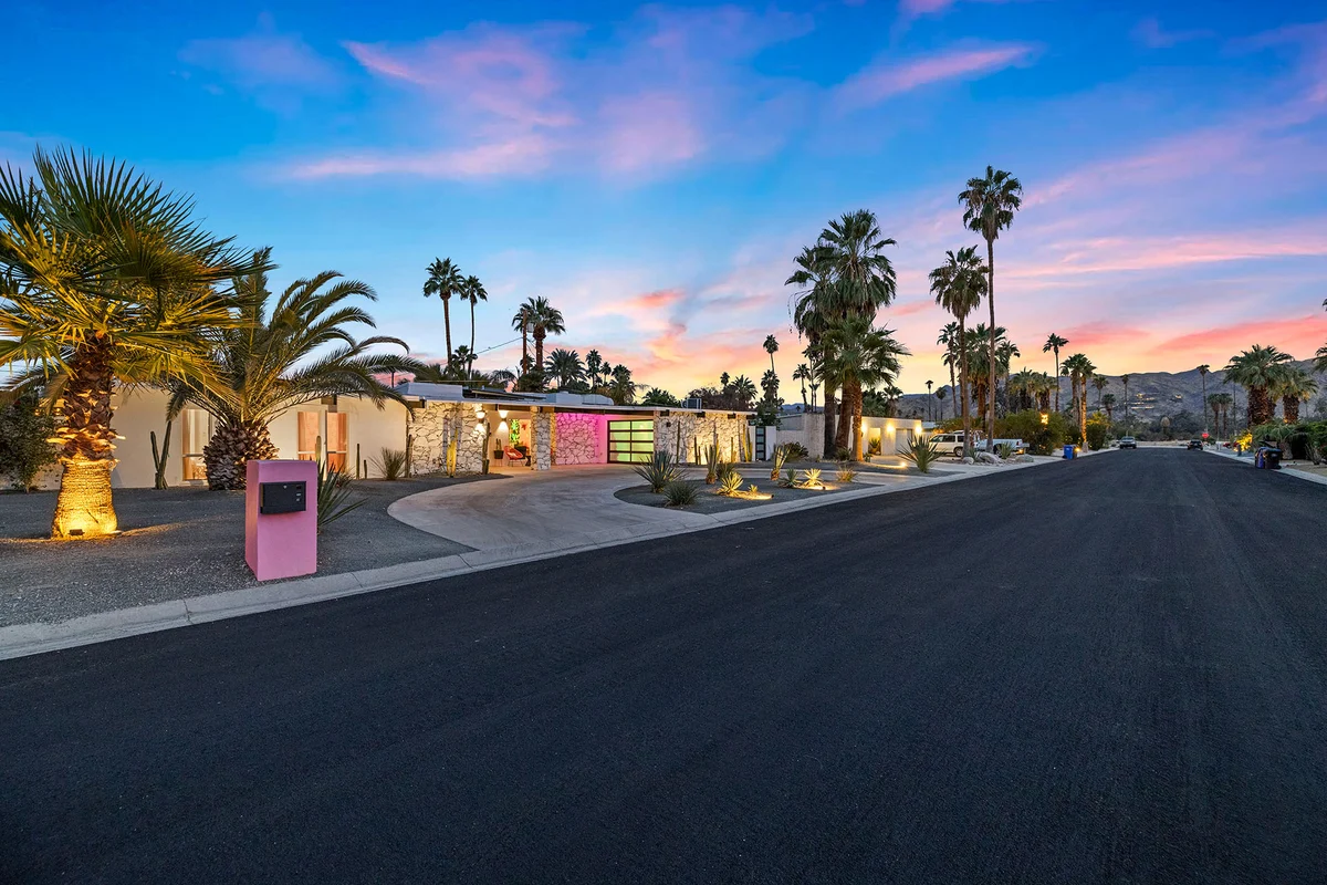 The Beverly' Pool, spa, firepits, putting green! #60