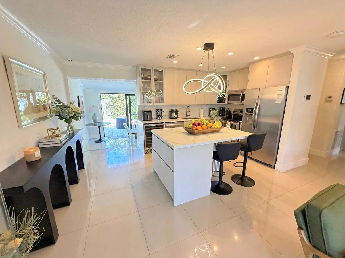 Wander Island City Retreat #37