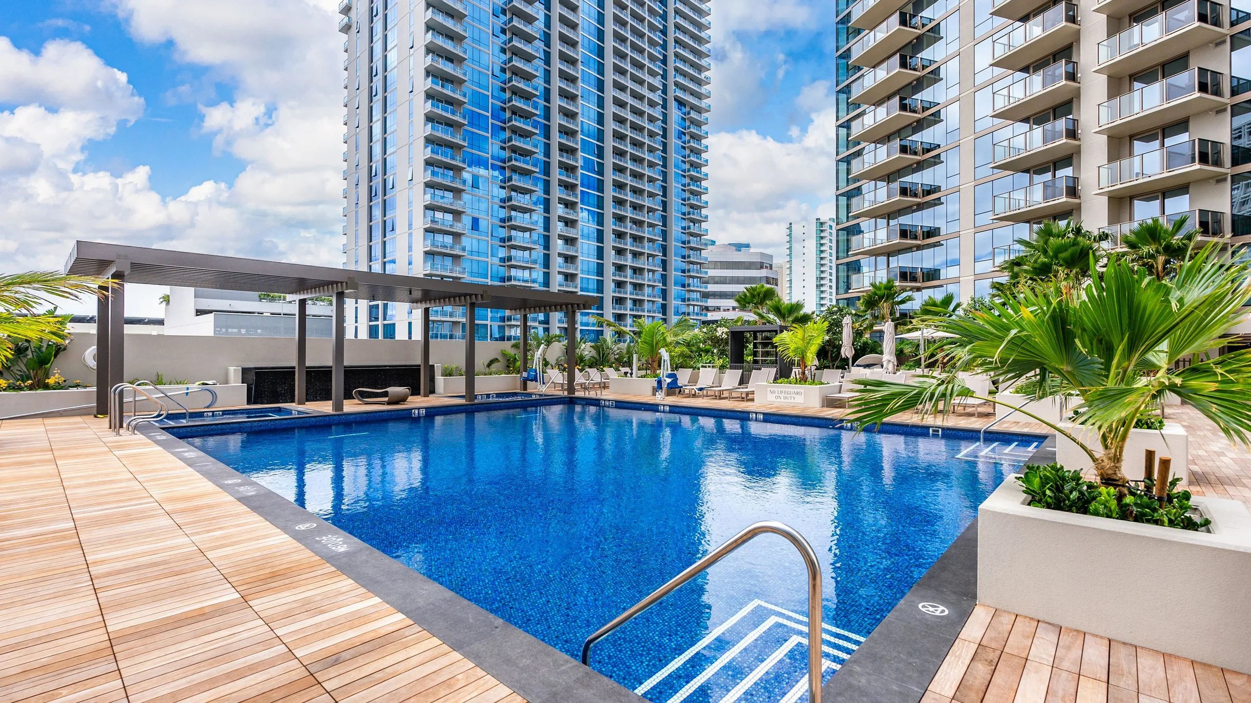 Wander Honolulu Skyline