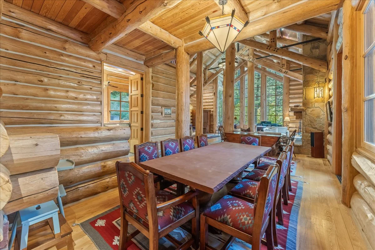 Treehouse Lodge #27