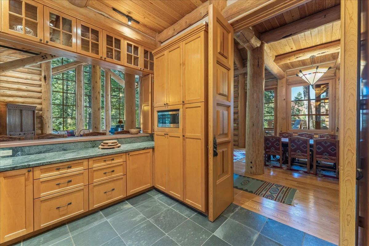 Treehouse Lodge #42