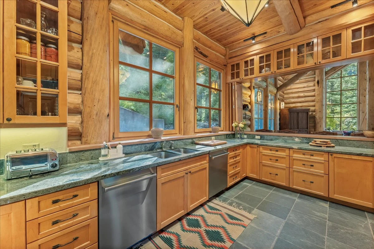 Treehouse Lodge #44