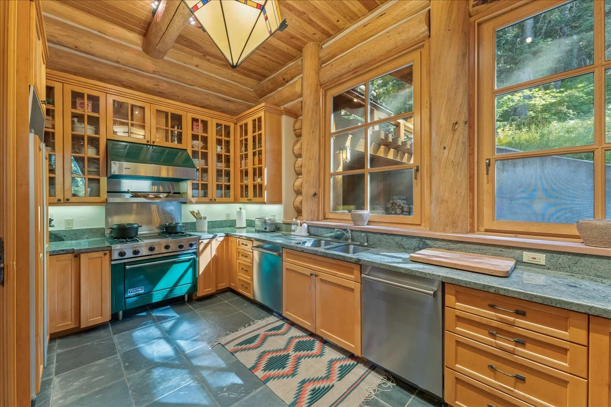 Treehouse Lodge #39