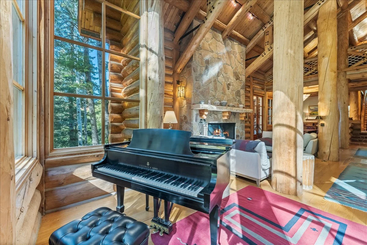 Treehouse Lodge #45