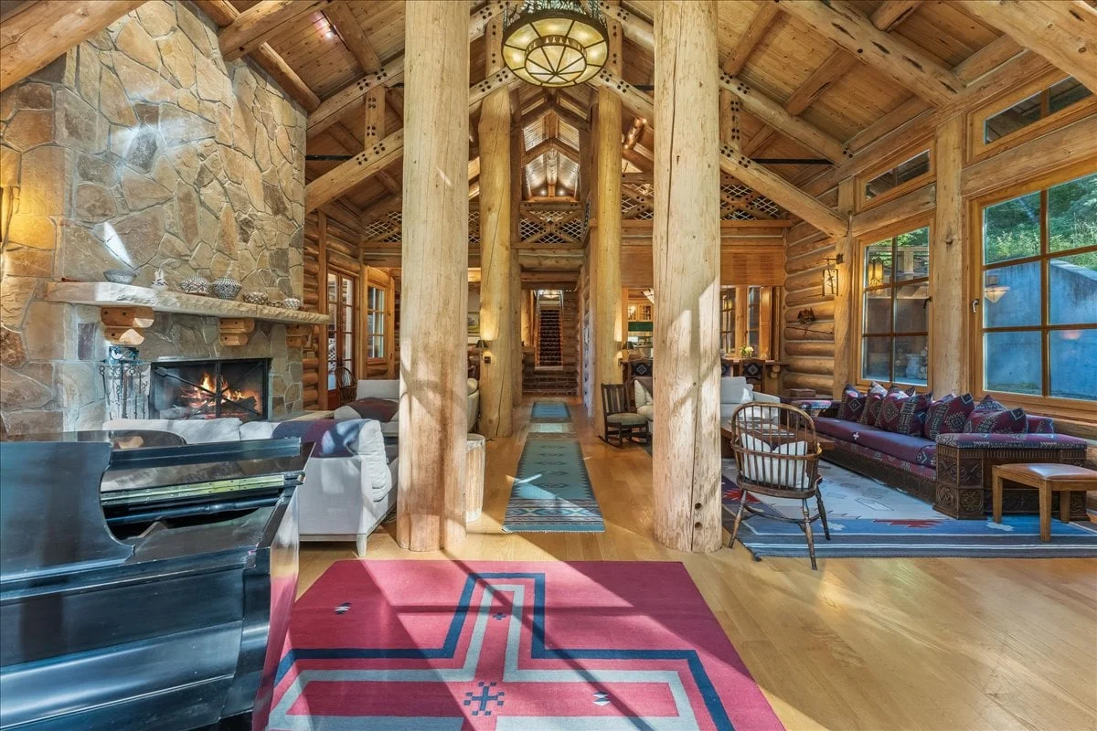 Treehouse Lodge #38