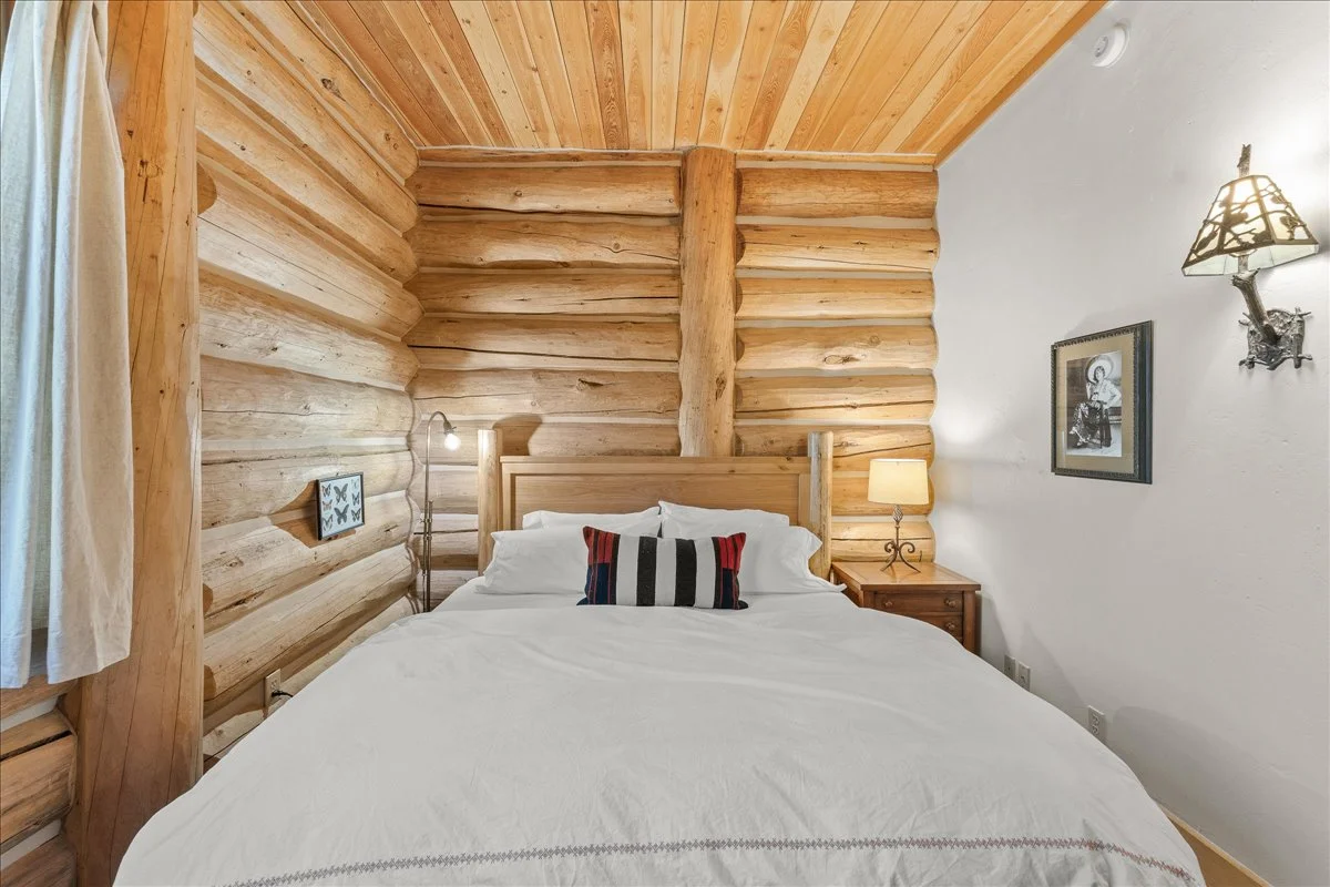 Treehouse Lodge #57