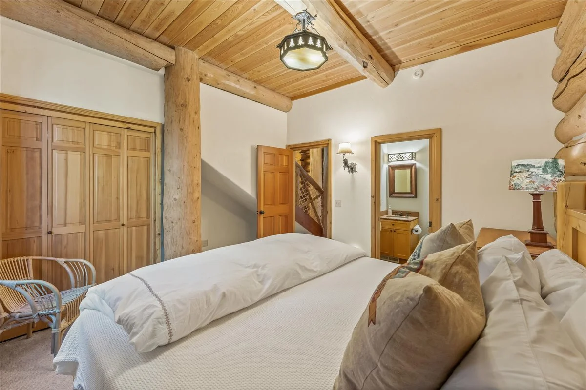 Treehouse Lodge #91