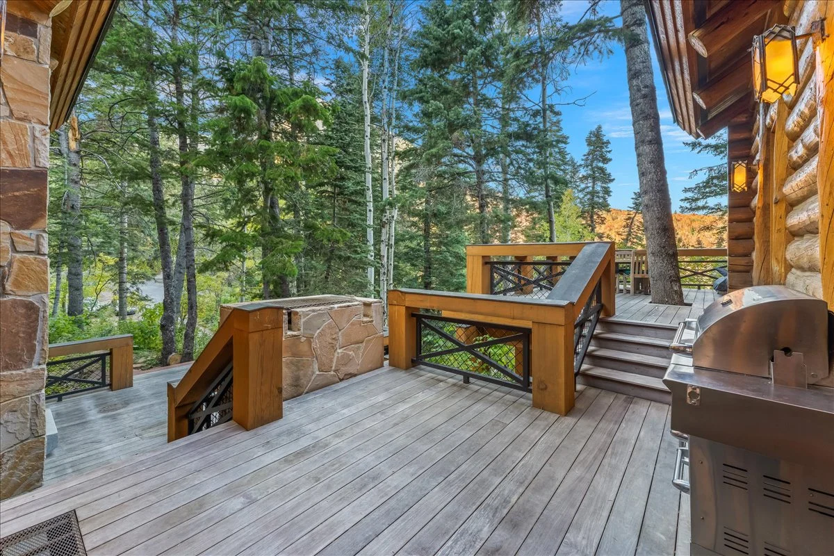 Treehouse Lodge #55