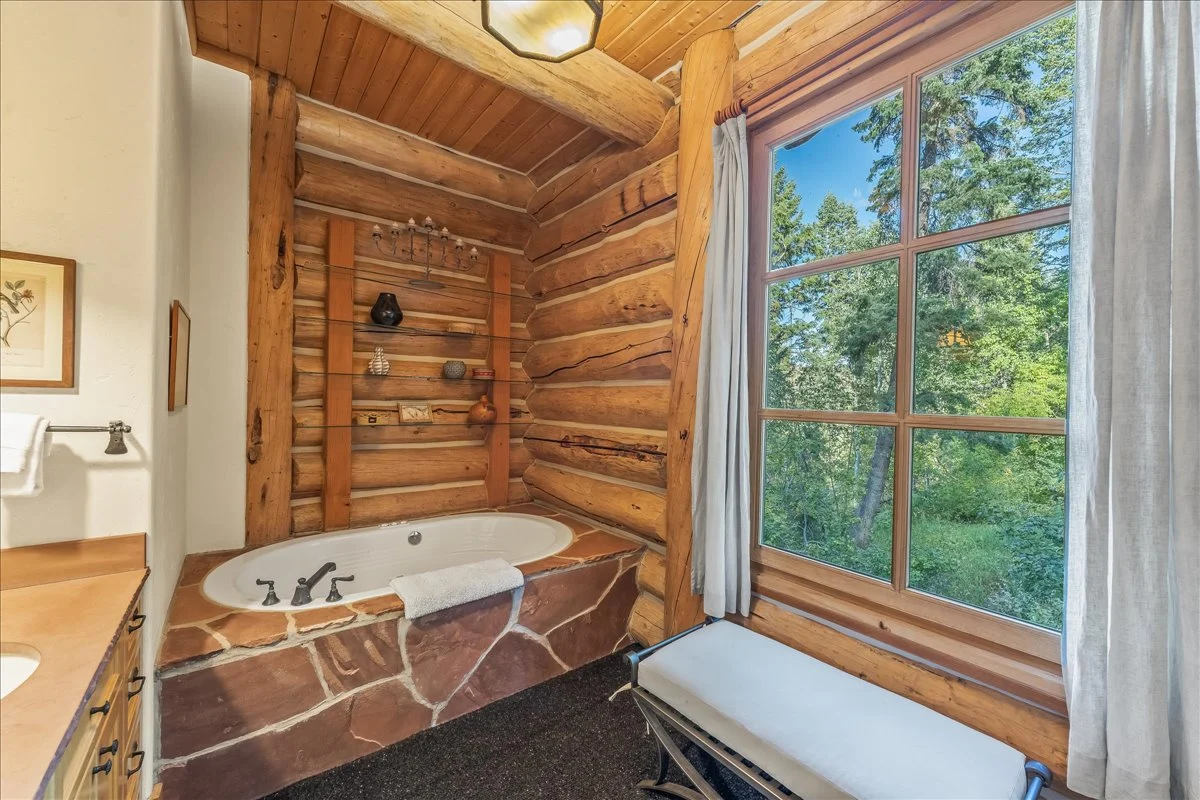 Treehouse Lodge #43