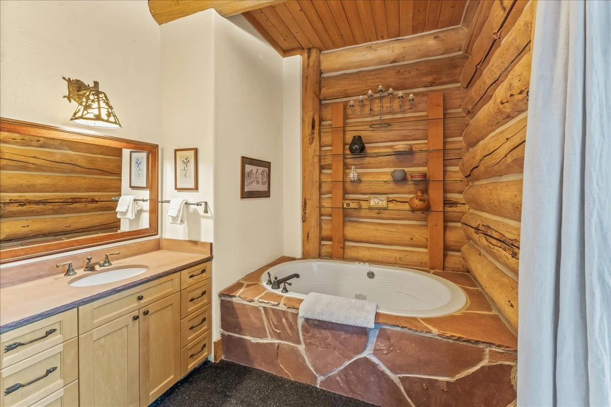 Treehouse Lodge #70
