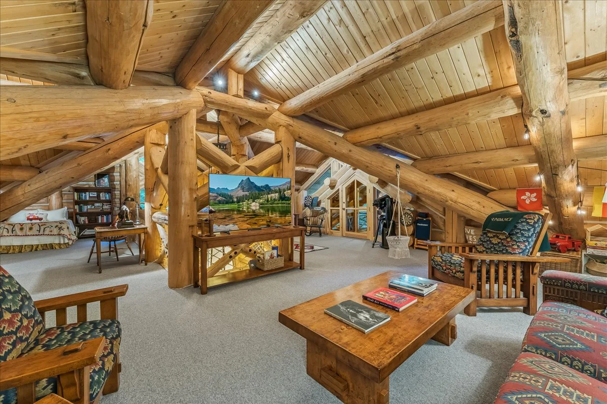Treehouse Lodge #67