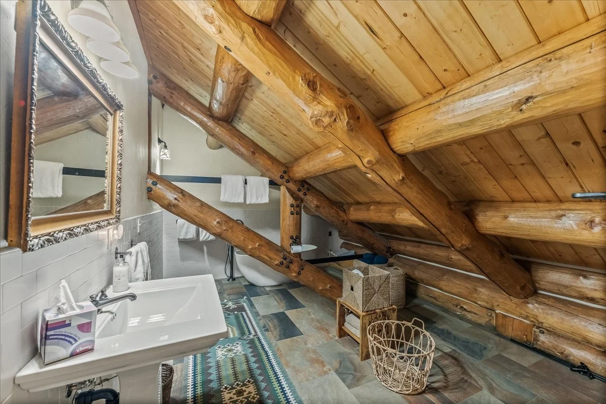 Treehouse Lodge #88