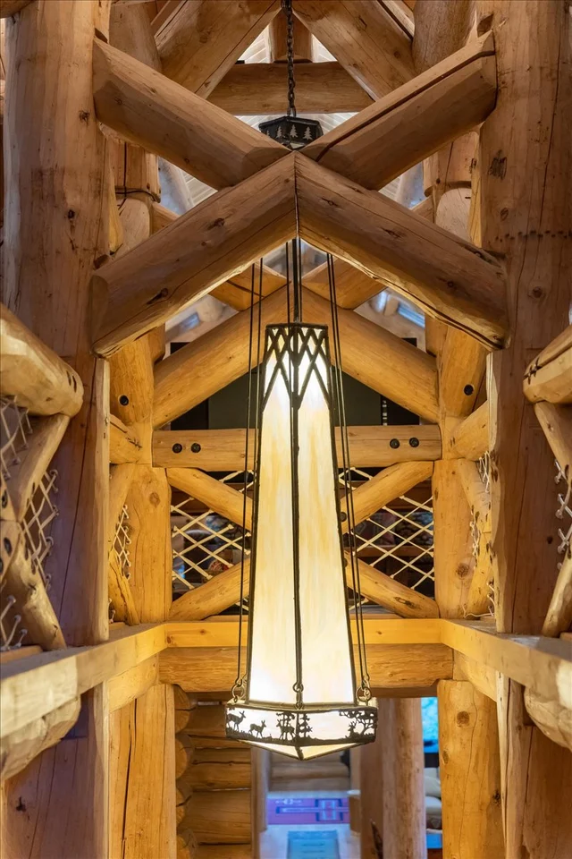Treehouse Lodge #93
