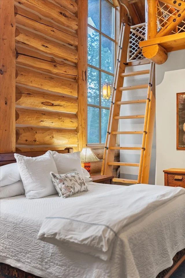 Treehouse Lodge #94