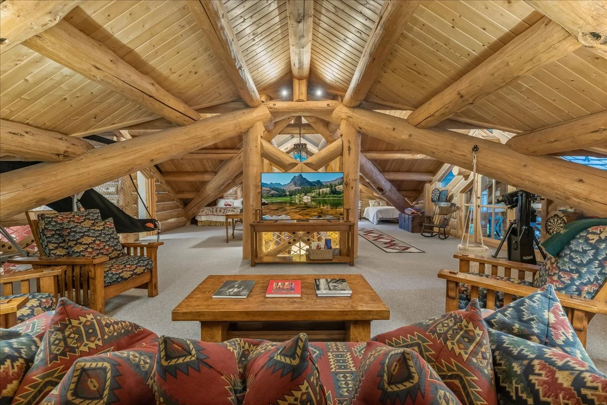 Treehouse Lodge #72