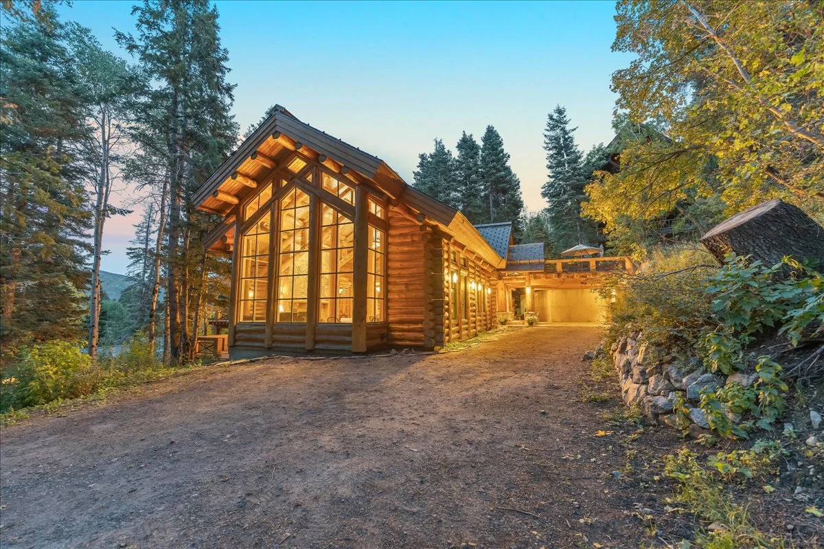 Treehouse Lodge #81