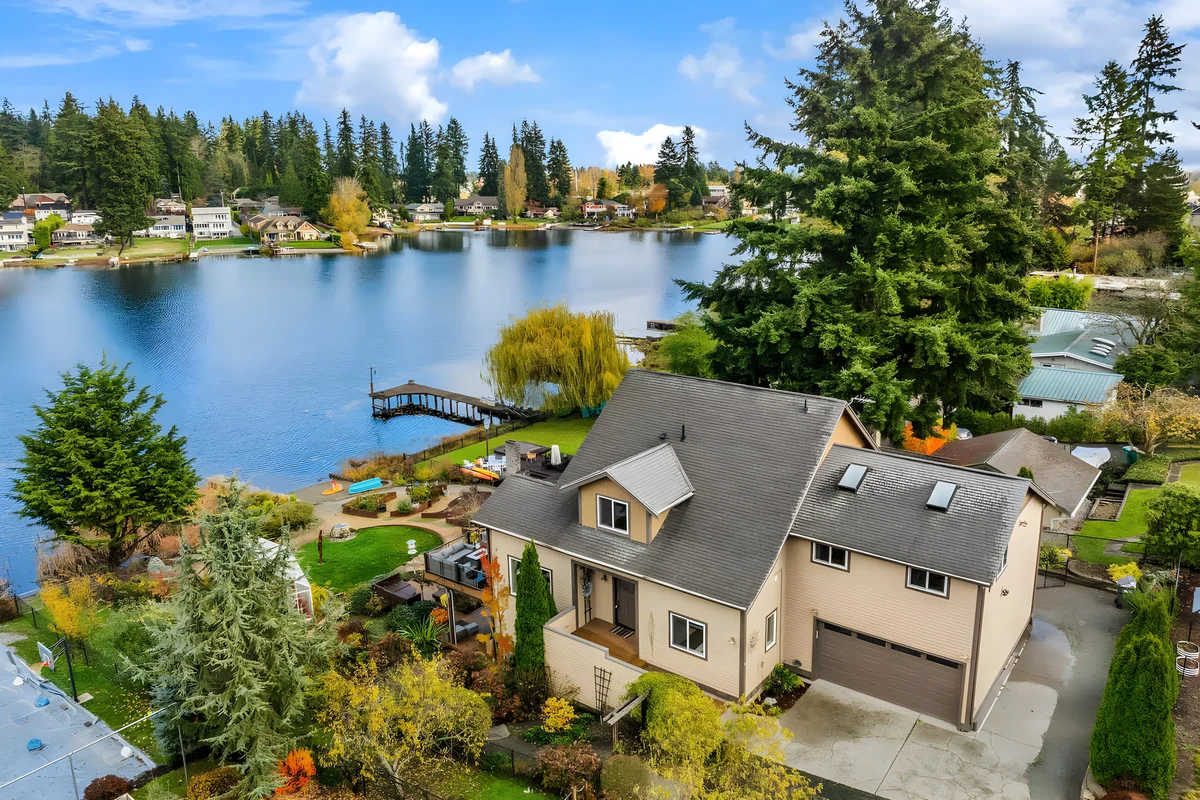 Home in Lynnwood property photo 2