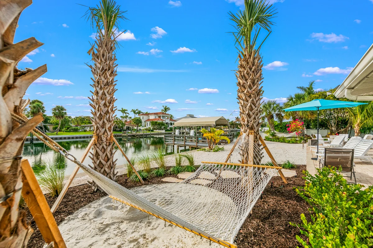 Wander Lido Key Glow