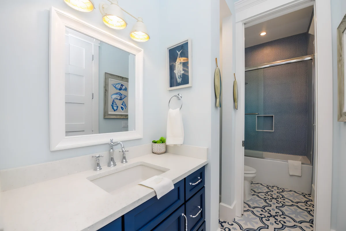 Ensuite Bathroom 7 image 1