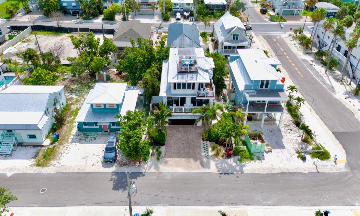 Wander Holmes Beach Glow