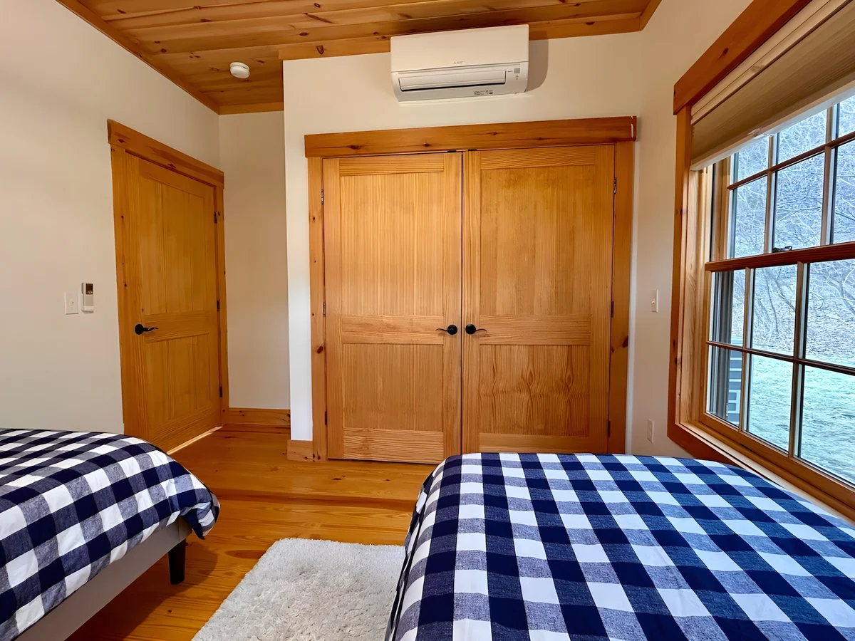 Bedroom 3 image 1