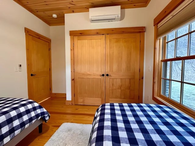Bedroom 3 image 1