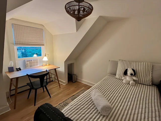 Bedroom 5 image 1