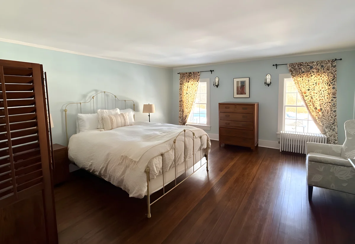 Bedroom 5 image 1