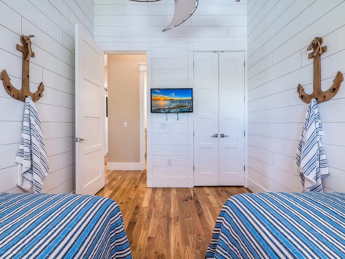 Wander Holmes Beach Canal #24