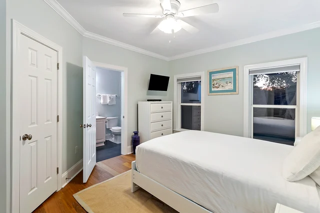 Bedroom 5 image 1