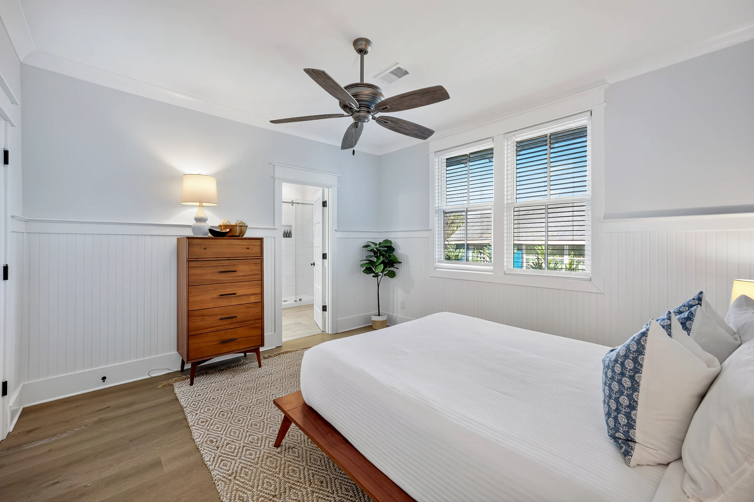 AV3-23: 3 23rd Avenue #16