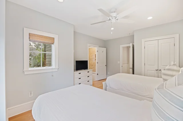 Bedroom 5 image 1