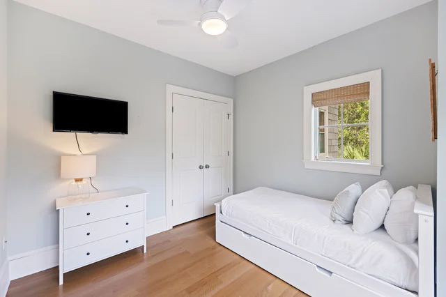 Bedroom 6 image 1