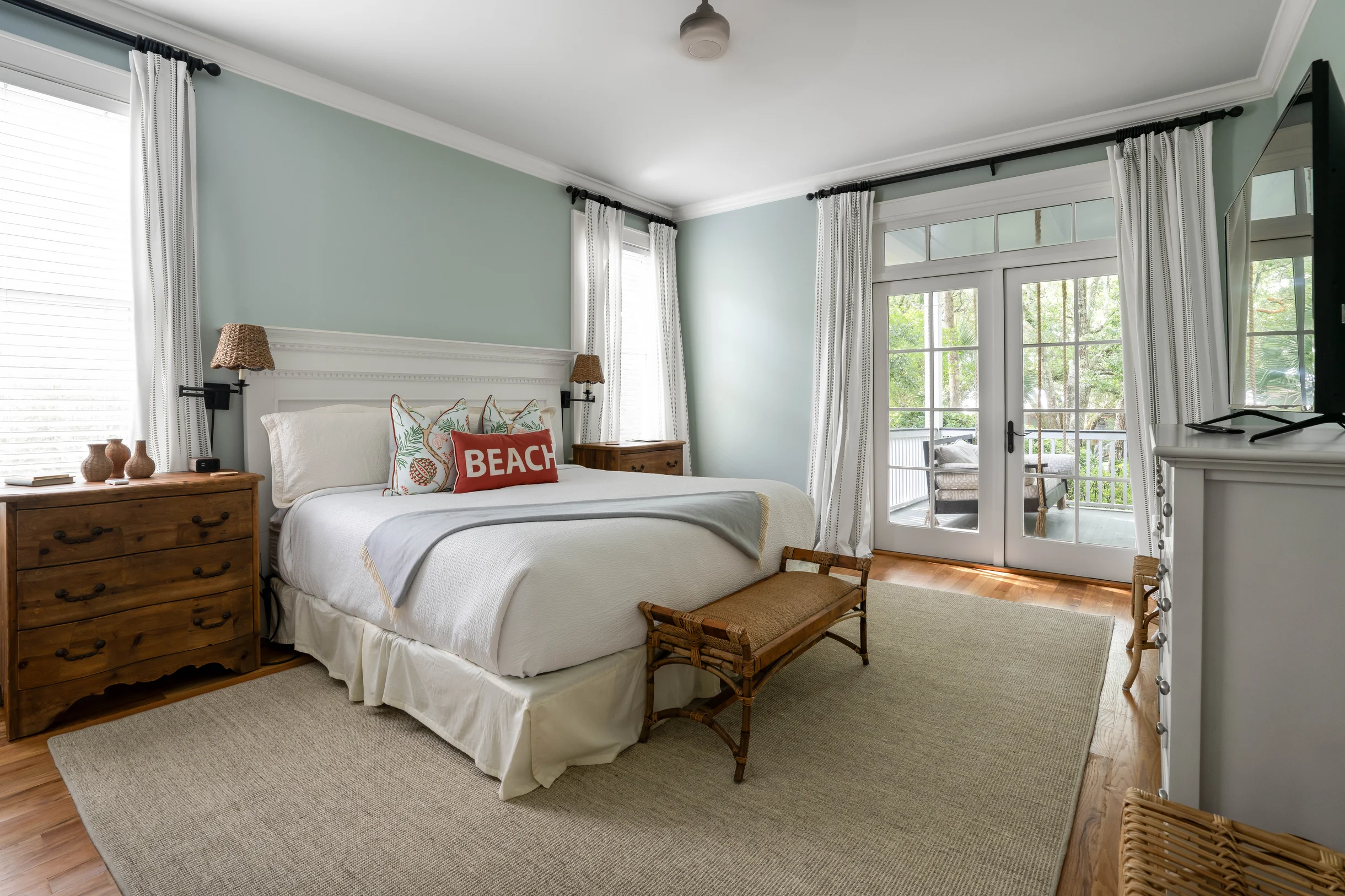 EA2B: 2B Eugenia Avenue #37