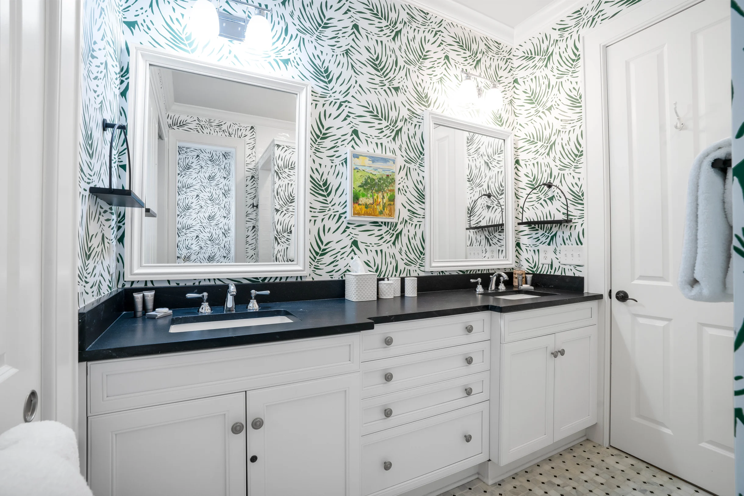 EA2B: 2B Eugenia Avenue #25